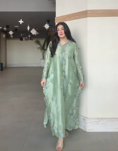 Graceful Flow in Pastel Green ✨