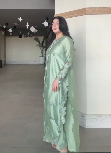 Graceful Flow in Pastel Green ✨